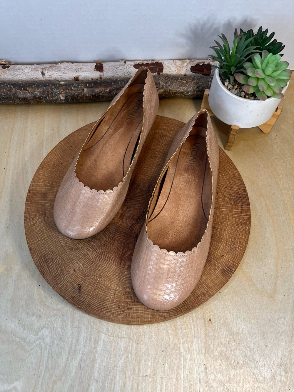 Vionic Julieta Tan Scalloped Leather Ballet Flats Size 8 - Picture 7 of 12